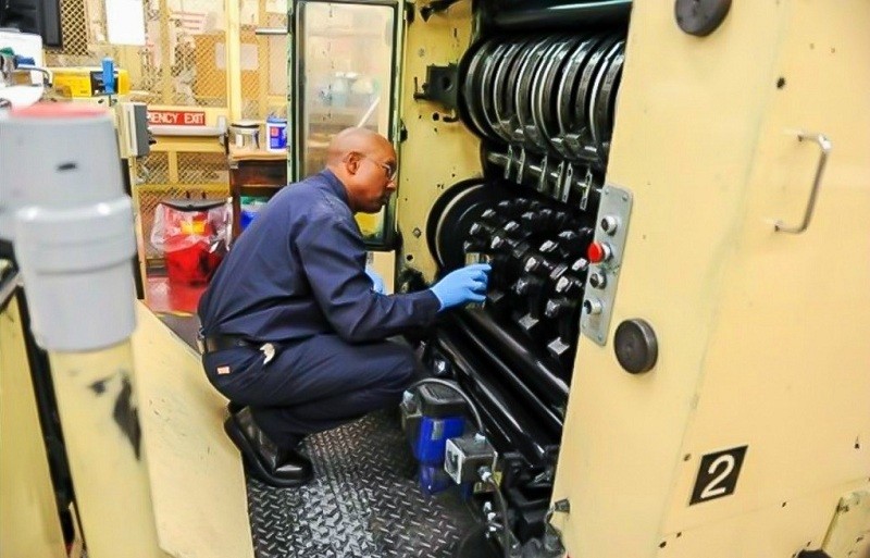 Как изготовливают доллары